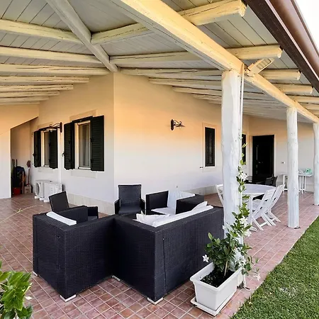 Summer House * Avola